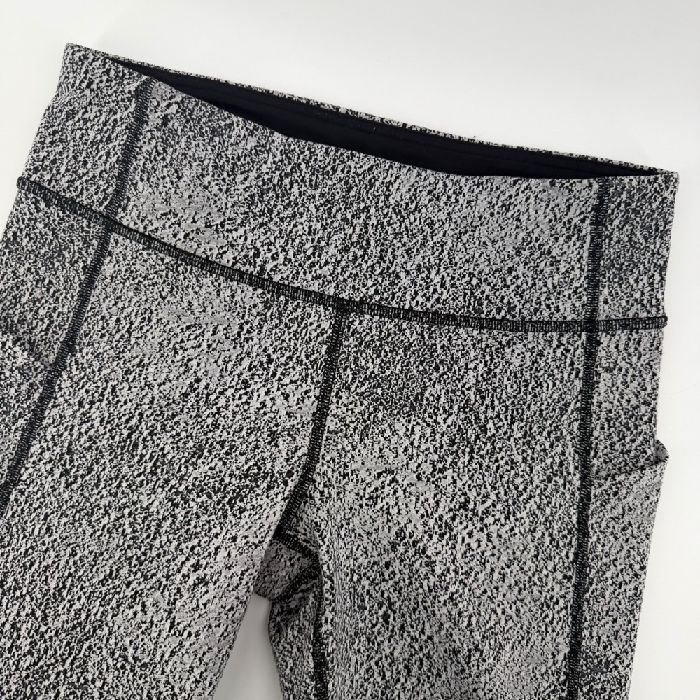 Lululemon womens‎ Size 6 Black White Speckle Print High Rise Crop Leggings